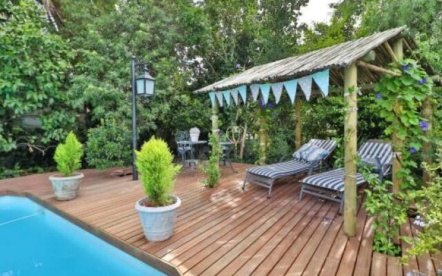 Three Oaks Bed  Breakfast