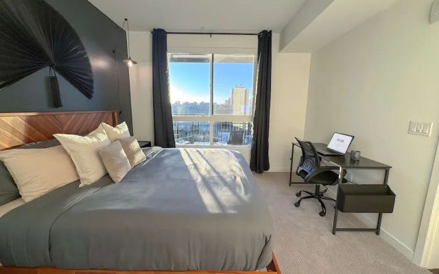 Sunny Home in Mid-hollywood Pool Free Parking