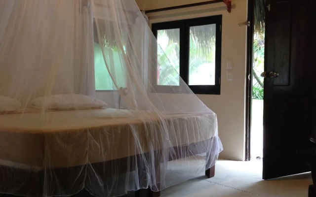 Maya Cabanas & Cenote Tulum