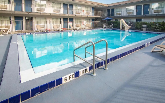 Motel 6 Kissimee Main Gate East 464