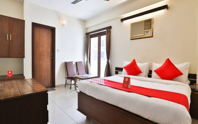 OYO 14411 Hotel Royal