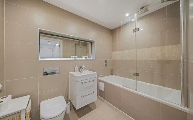 Modern 1-Bedroom Flat in Central London
