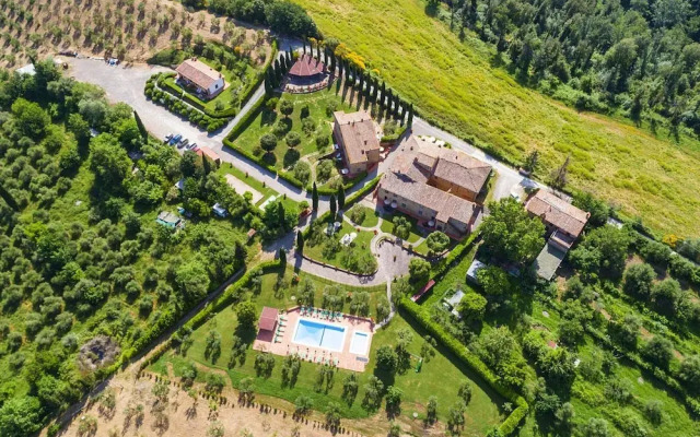 Borgo Collelungo, Apartments in Montaione