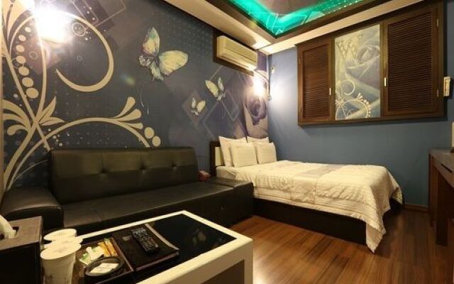 W Motel