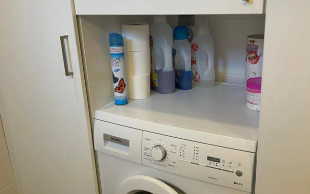 Дом у спа-центра и озера