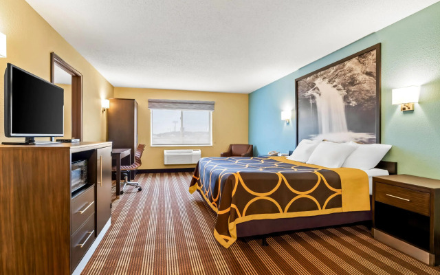 Super 8 by Wyndham Osseo WI