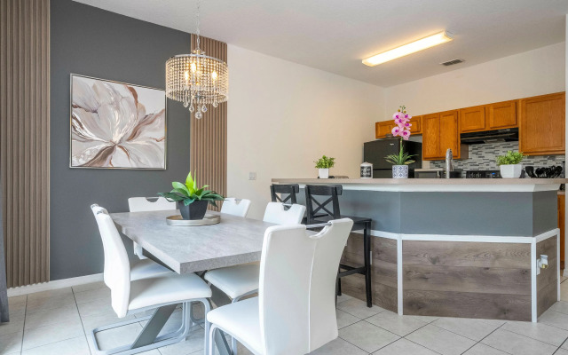 4 Bedrooms Close to Disney