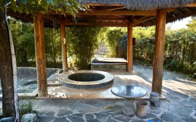 Putuoquan Hot Spring Resort