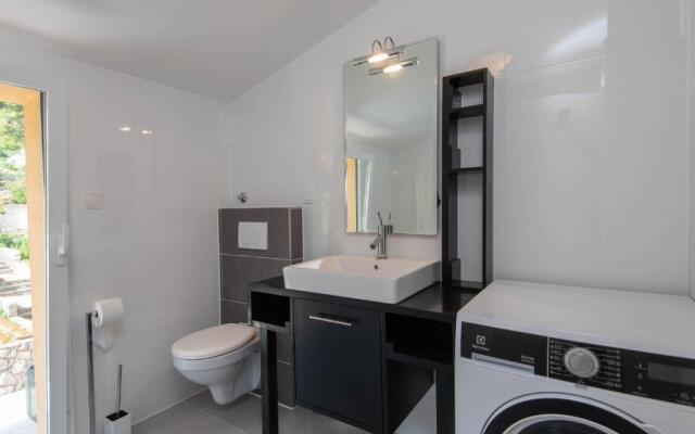 Apartment Square