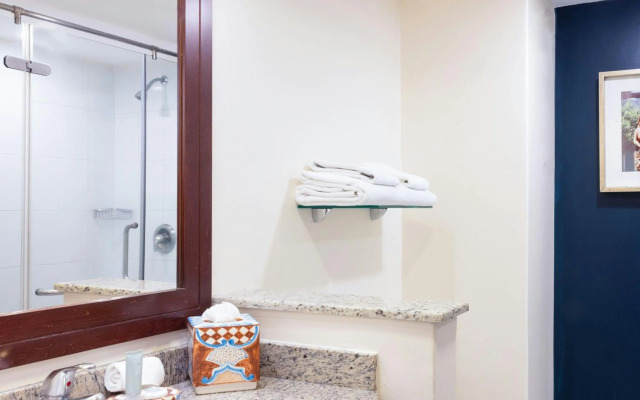 Courtyard by Marriott Toluca Airport