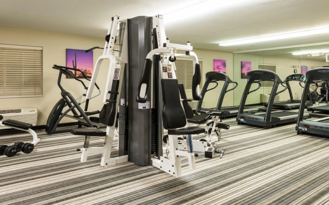 Sonesta Simply Suites Chicago Waukegan