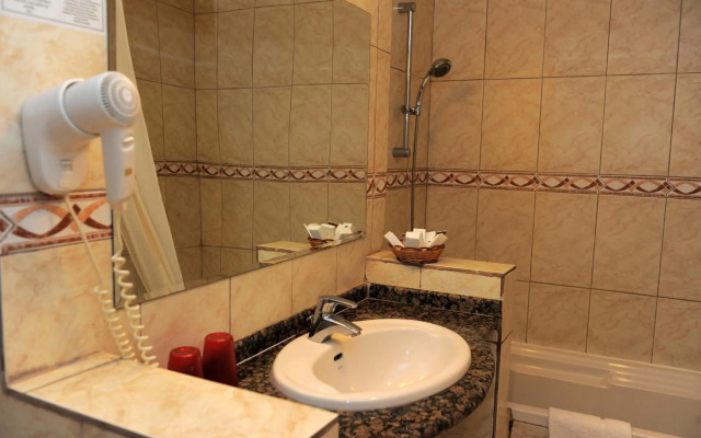 Mina Hotel