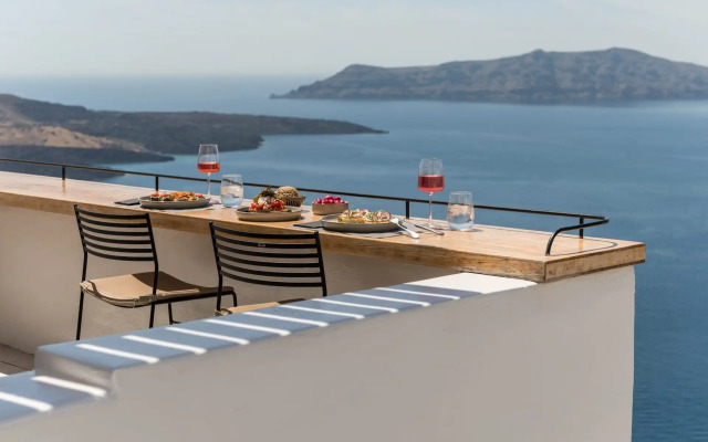 Porto Fira Suites