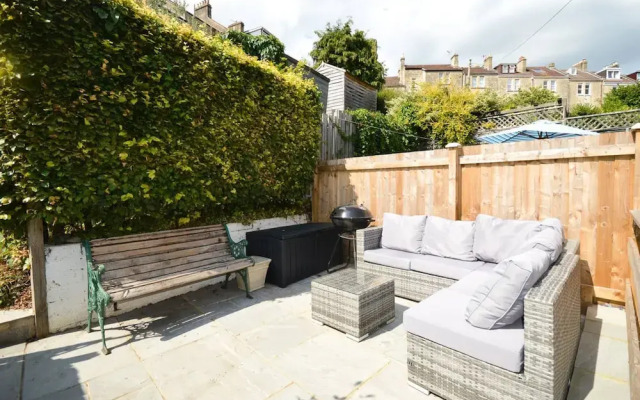 Beautiful Home in Bath with Garden