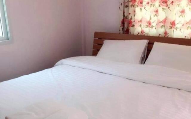 Resort Baan Saengthip Renunakhon