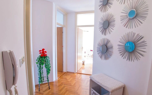 Apartment Red