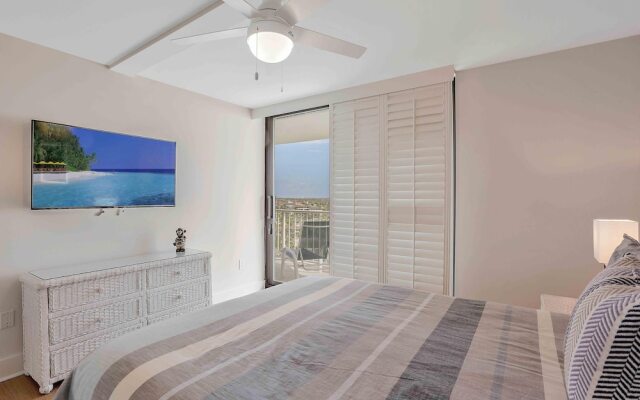 Alluring Beachfront Condo With Pool and Ocean Views