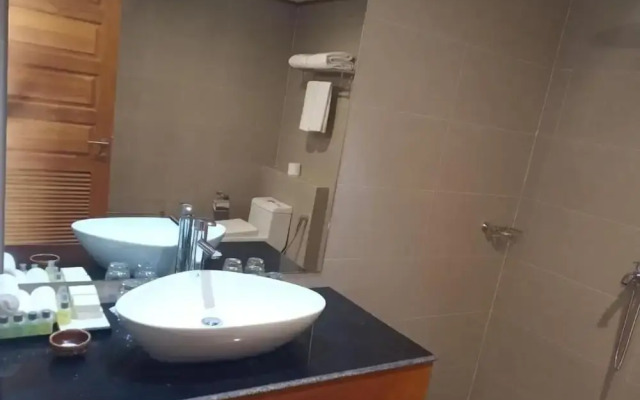 Ngapali Win Hotel