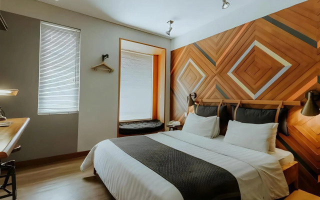 The House Tour Hotel with The Potting Shed – Guest Rooms – Bandung