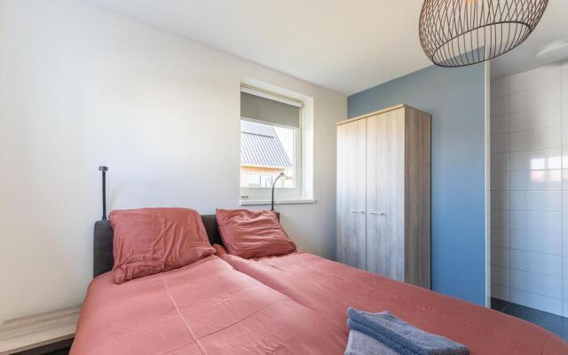 Fine holiday home 300 m from the Oosterschelde estuary