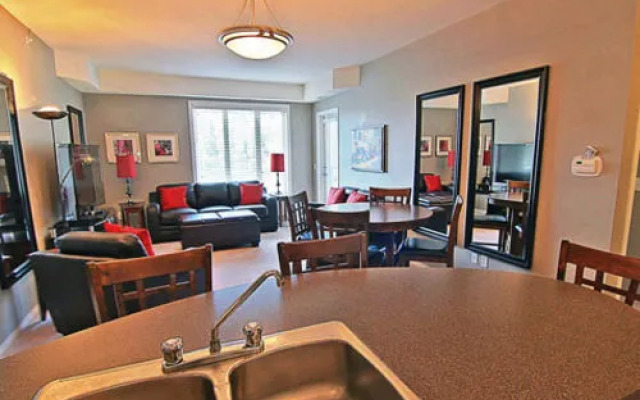 Pinnacle Pointe Resort by kelownacondorentals