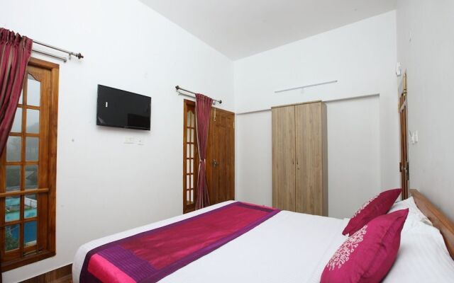 OYO 13607 Sri Akilambiga Residency