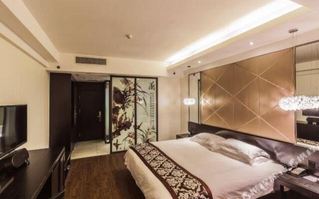 Green Sunshine Holiday Fashion Hotel