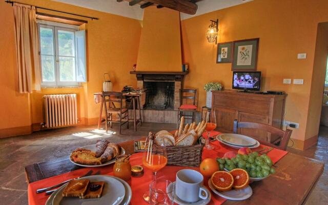 Rustic Getaway With Pool, Garden