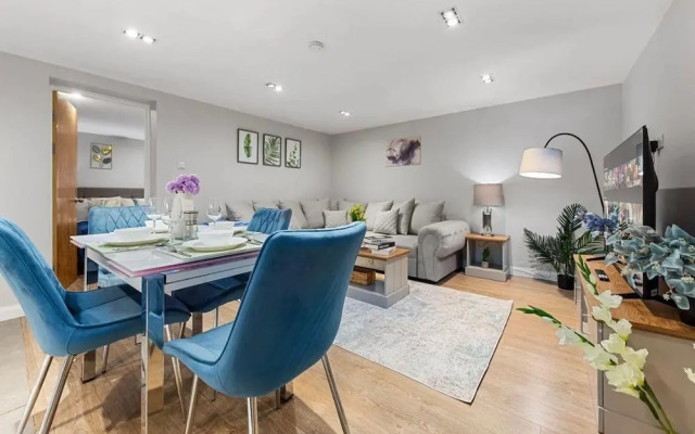 Modern Battersea Apartment - Sleeps 6 & Mini Bar