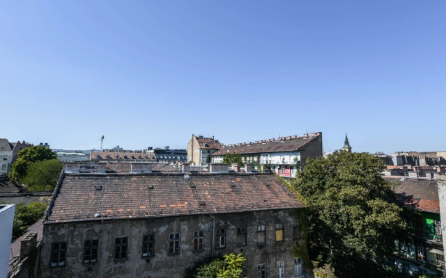 Elisabeth Downtown Apartments by UrbanRent