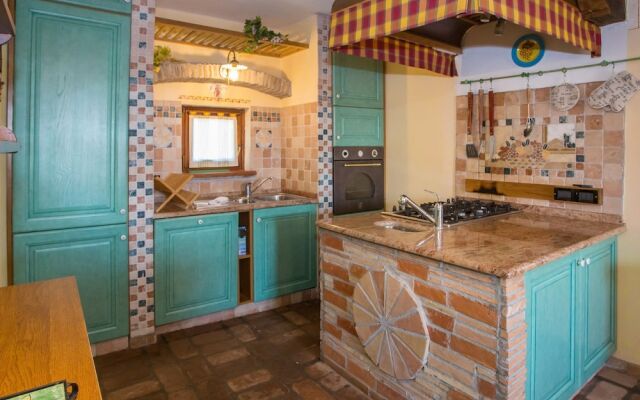 Quaint Holiday Home With Swimming Pool in Kaštelir