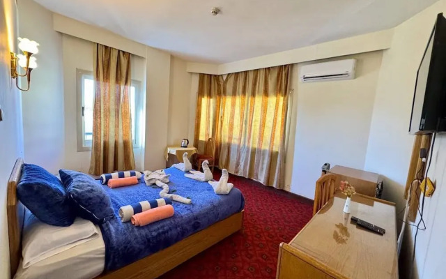 Queens Valley Hotel, Restaurants, Bars and Spa Luxor
