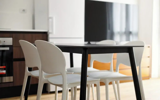 1-Bed apartment with balcony near subway