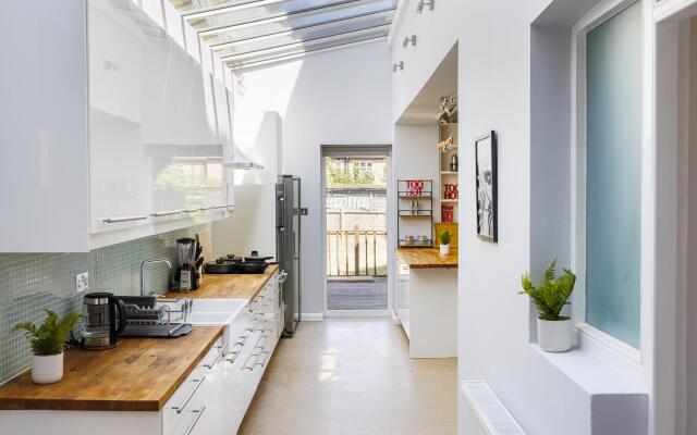 London House Sleeps 12 Free Parking Wifi