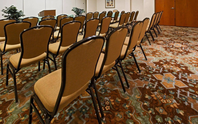 Holiday Inn Express & Suites Mansfield by IHG