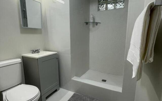 Luxurious Beachside 3-Br Apt