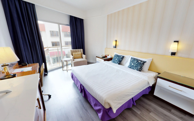 Silvermine Beach Resort