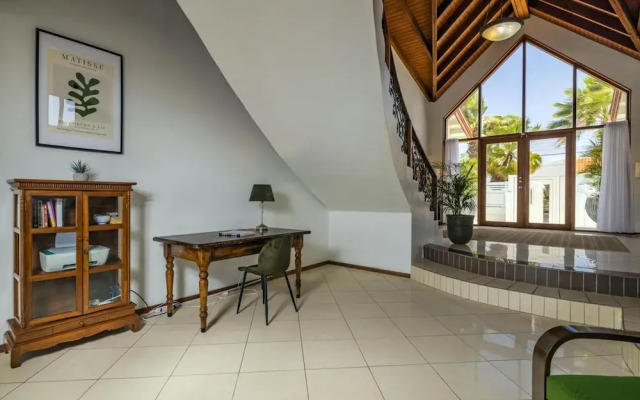 Villa Salina - 5BR w Pool Jacuzzi Sauna