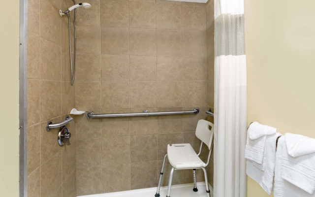 Travelodge by Wyndham Perry National Fairgrounds Area I-75