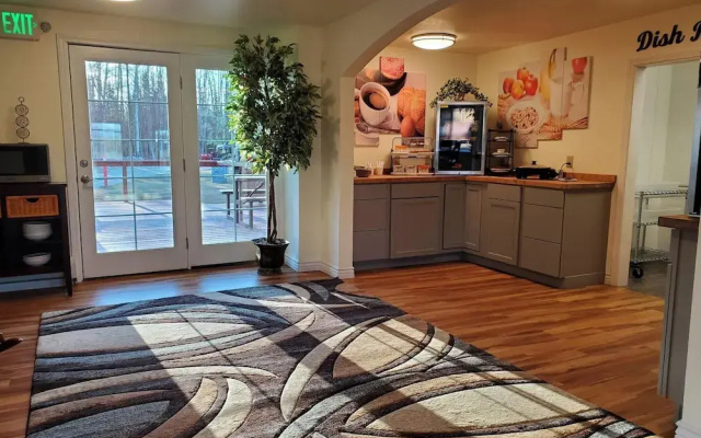 Delta Accommodations-Alaska Country Inn