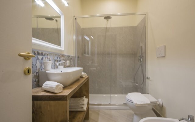 Iris Apartments by Mmega