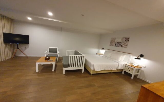 J Place Hotel