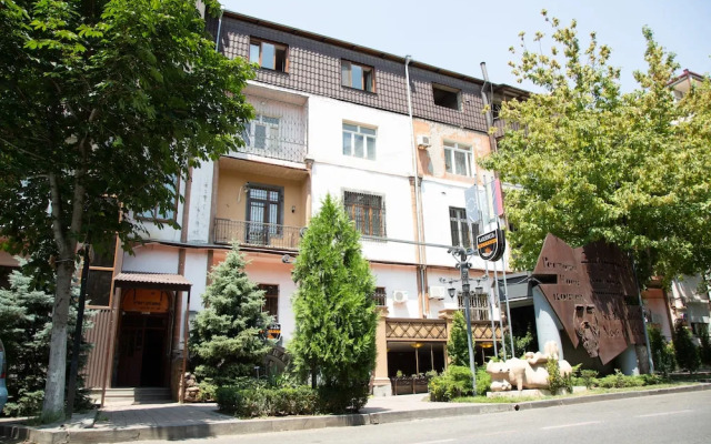 Mister Hostel