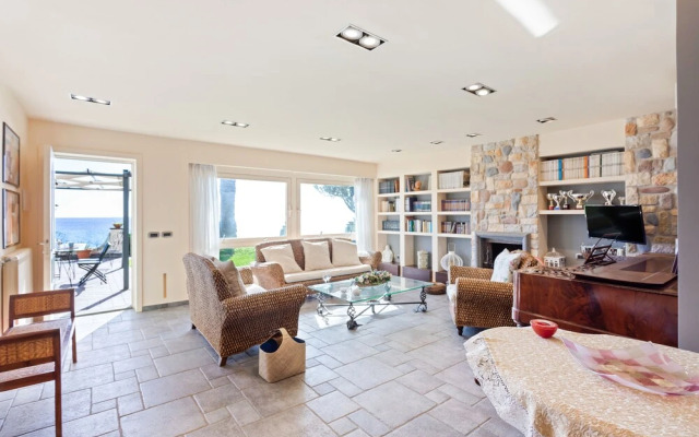 Penelope Seaview Apartment