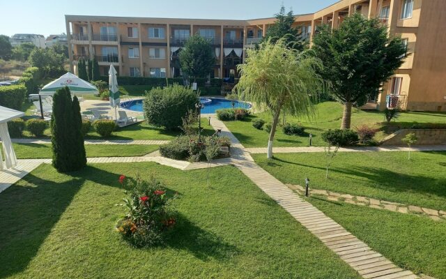 Nice Apartment With Swimming Pool