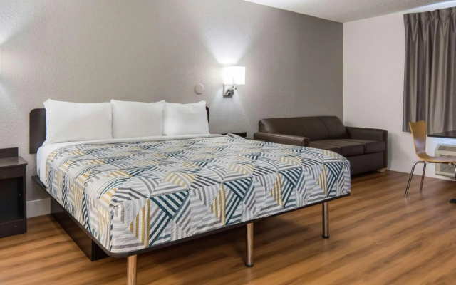 Motel 6 Addison, TX - Dallas