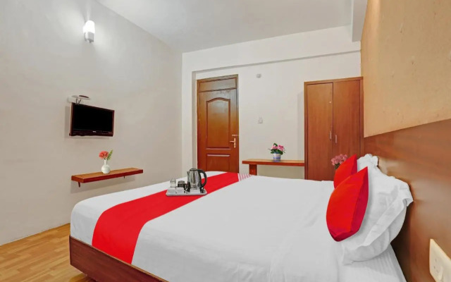 OYO 70390 Jayam Ooty Residency