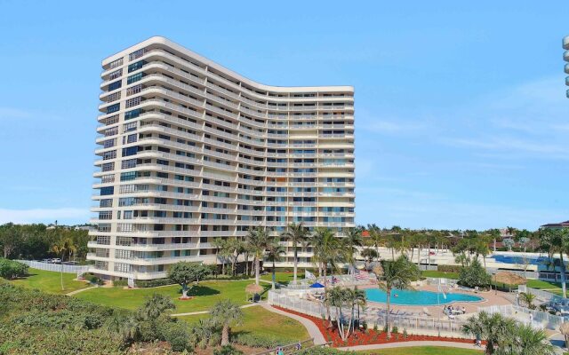 Alluring Beachfront Condo With Pool and Ocean Views