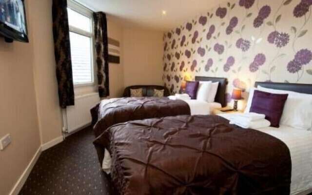 Number 44 Hotel & Bar