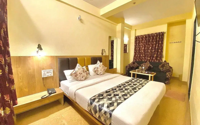 Oyo 87961 Hotel Im-Pact Stays Palace